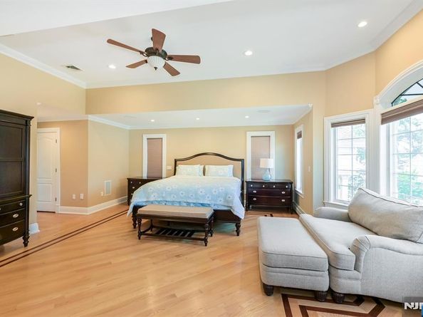 1044 Fairview Lane, Fort Lee NJ 07024