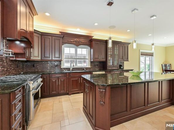 1044 Fairview Lane, Fort Lee NJ 07024