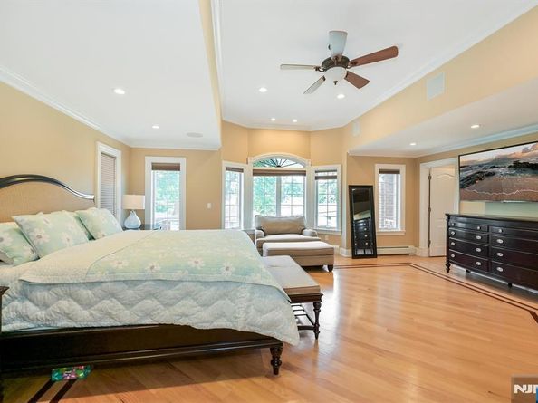 1044 Fairview Lane, Fort Lee NJ 07024