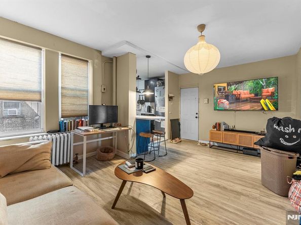 5707 Hudson Avenue, West New York NJ 07093