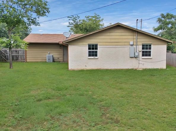 824 E Prairie View Road , Crowley Texas 76036