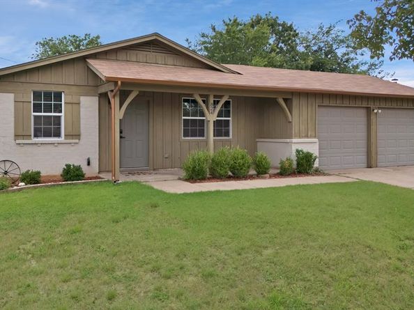 824 E Prairie View Road , Crowley Texas 76036