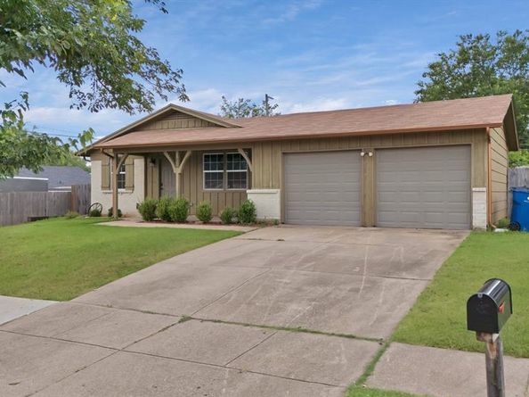 824 E Prairie View Road , Crowley Texas 76036