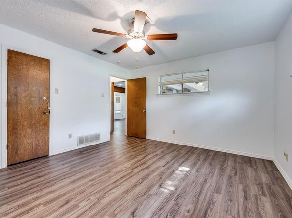 3217  Ridgeview Lane , Irving Texas 75062