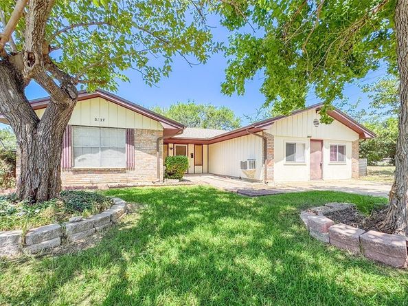 3217  Ridgeview Lane , Irving Texas 75062