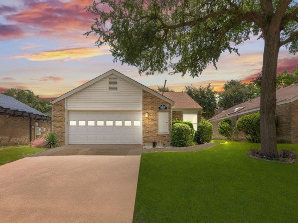 14826  Le Grande Drive , Addison Texas 75001