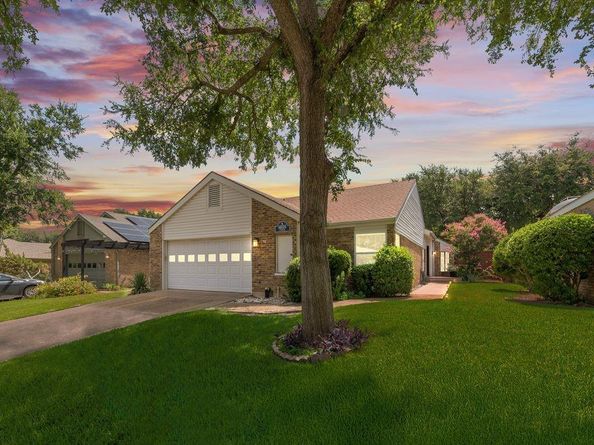 14826  Le Grande Drive , Addison Texas 75001