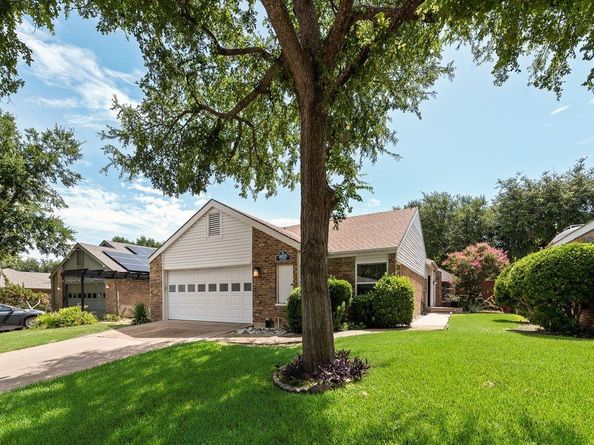 14826  Le Grande Drive , Addison Texas 75001