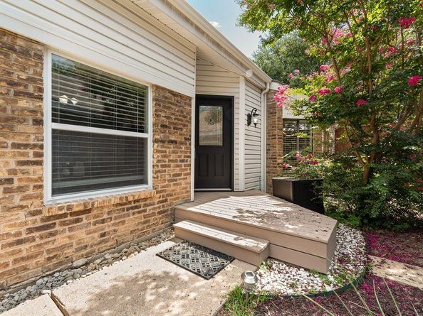 14826  Le Grande Drive , Addison Texas 75001