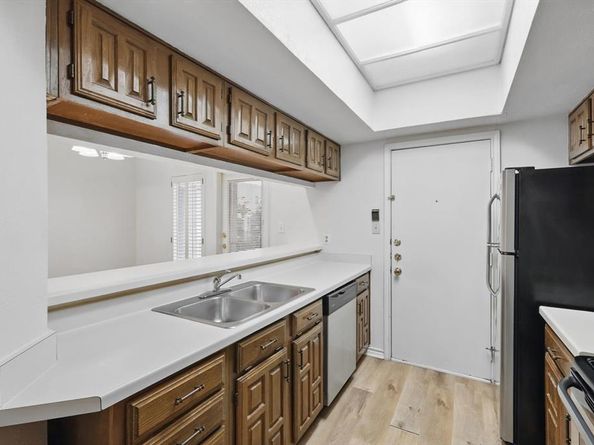3105  San Jacinto Street  207, Dallas Texas 75204