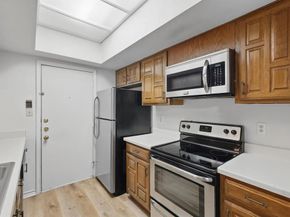 3105  San Jacinto Street  207, Dallas Texas 75204