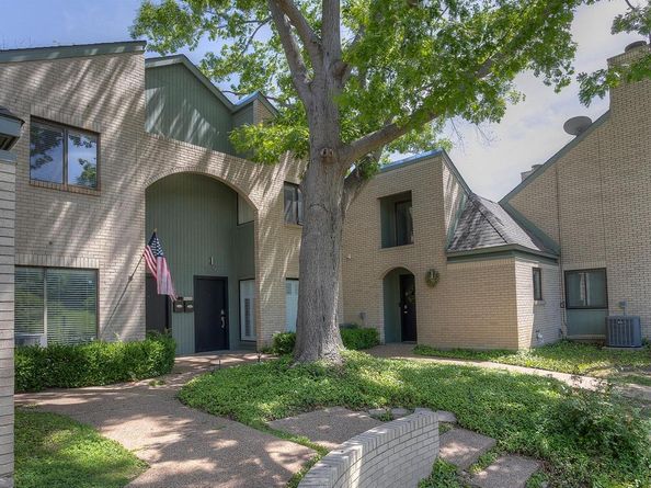 2633  McCart Avenue , Fort Worth Texas 76110