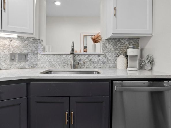 2633  McCart Avenue , Fort Worth Texas 76110