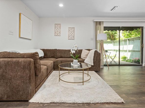 2633  McCart Avenue , Fort Worth Texas 76110