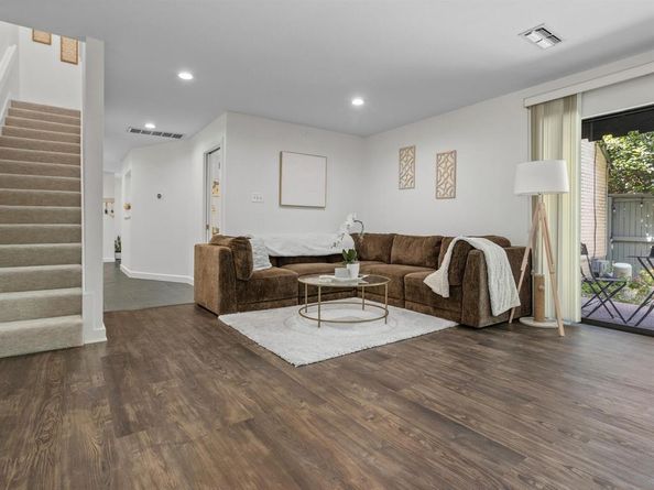 2633  McCart Avenue , Fort Worth Texas 76110