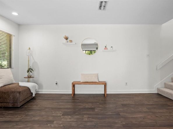2633  McCart Avenue , Fort Worth Texas 76110
