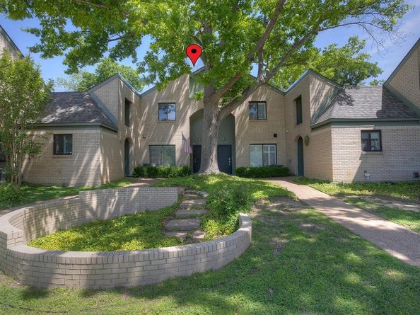 2633  McCart Avenue , Fort Worth Texas 76110