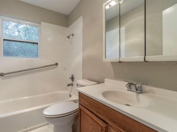 1610  Florence Street , Arlington Texas 76010