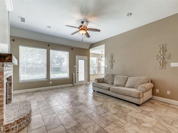 2404  Summer Court , Arlington Texas 76001