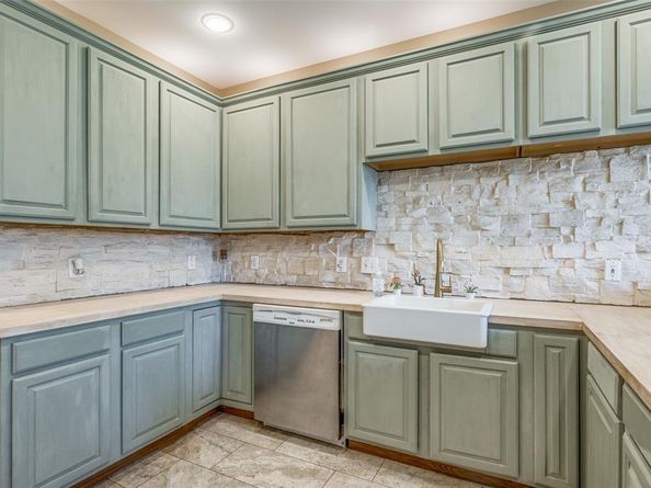 2404  Summer Court , Arlington Texas 76001