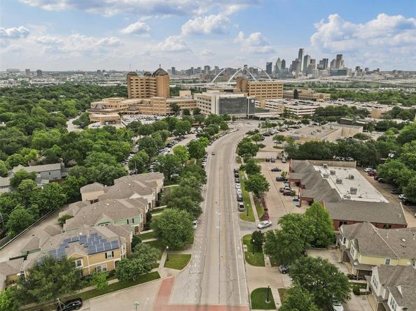 1209 N Bishop Avenue , Dallas Texas 75208