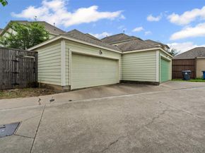 1209 N Bishop Avenue , Dallas Texas 75208