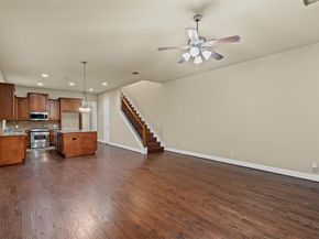 1209 N Bishop Avenue , Dallas Texas 75208