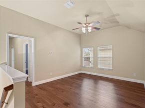 1209 N Bishop Avenue , Dallas Texas 75208