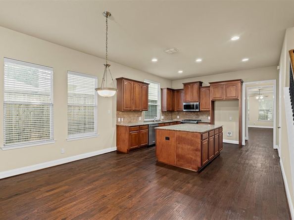 1209 N Bishop Avenue , Dallas Texas 75208
