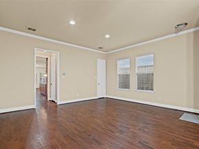 1209 N Bishop Avenue , Dallas Texas 75208