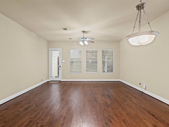 1209 N Bishop Avenue , Dallas Texas 75208