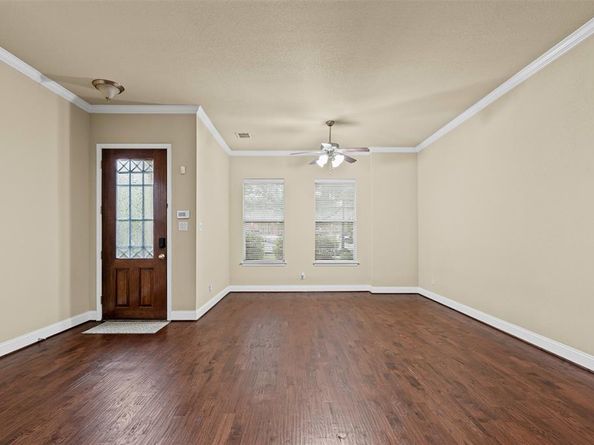 1209 N Bishop Avenue , Dallas Texas 75208