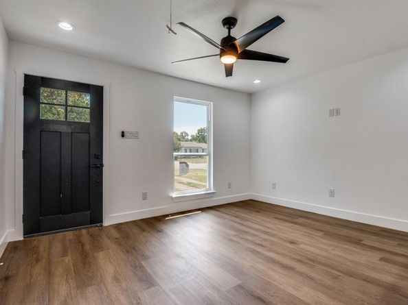 1103 W Saner Avenue , Dallas Texas 75224