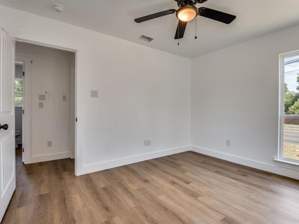 1103 W Saner Avenue , Dallas Texas 75224
