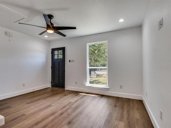 1103 W Saner Avenue , Dallas Texas 75224