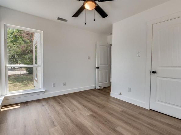 1103 W Saner Avenue , Dallas Texas 75224