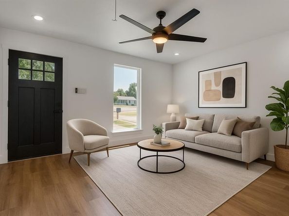 1103 W Saner Avenue , Dallas Texas 75224