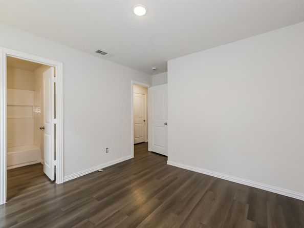 4813  Chapman Street , Fort Worth Texas 76105