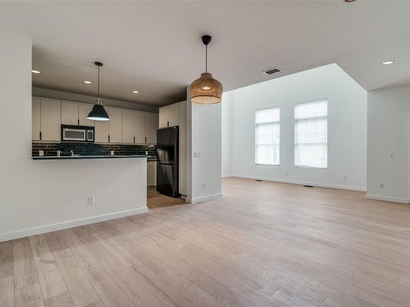 3251  Cambrick Street  13, Dallas Texas 75204