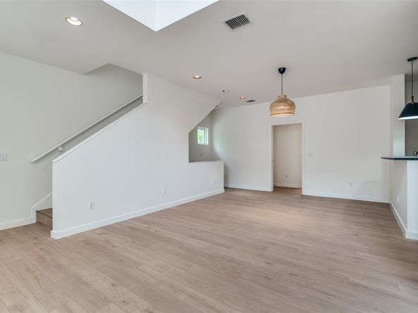 3251  Cambrick Street  13, Dallas Texas 75204