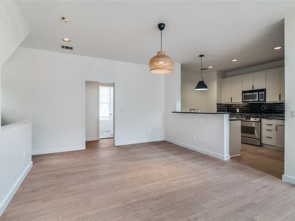 3251  Cambrick Street  13, Dallas Texas 75204