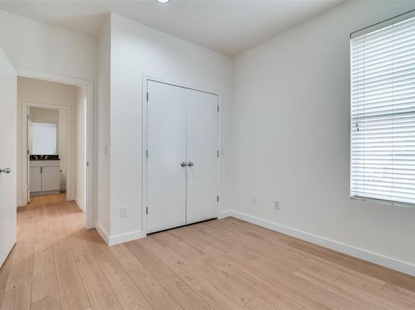 3251  Cambrick Street  13, Dallas Texas 75204