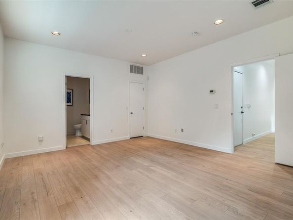 3251  Cambrick Street  13, Dallas Texas 75204