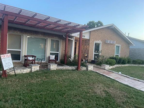 1952  Rambling Ridge Lane , Carrollton Texas 75007