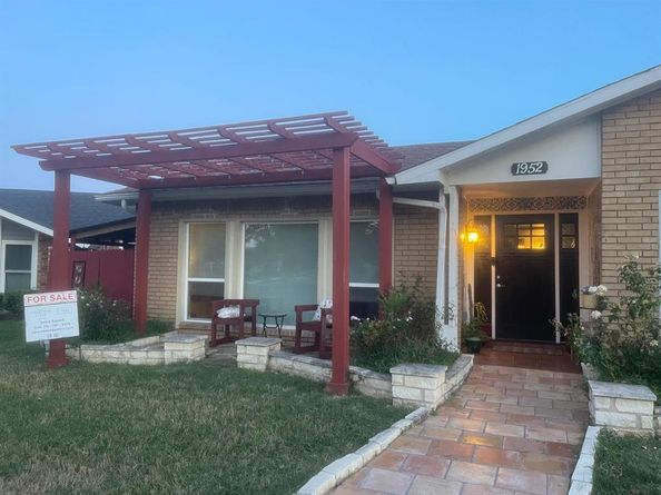 1952  Rambling Ridge Lane , Carrollton Texas 75007