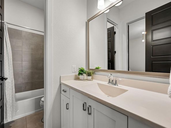 5495  Ashby Grove Street , Dallas Texas 75209