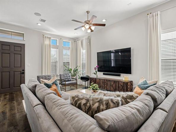 5495  Ashby Grove Street , Dallas Texas 75209
