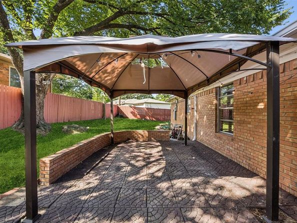 2445  Wildoak Drive , Dallas Texas 75228