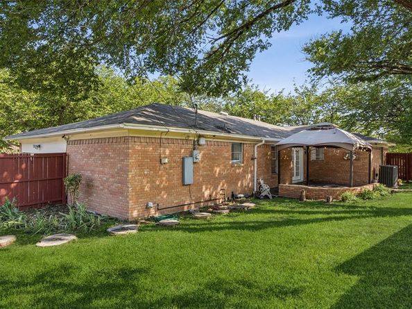 2445  Wildoak Drive , Dallas Texas 75228