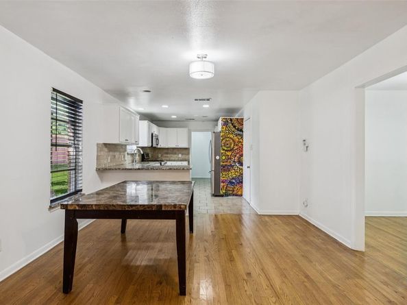 2445  Wildoak Drive , Dallas Texas 75228